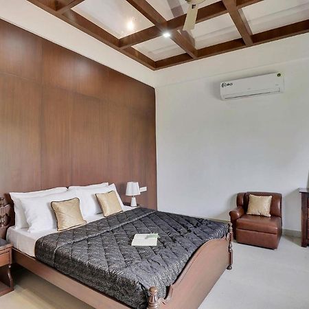 Stayvista'S Lakeside Whispers - Lake & Mountain-View Villa With Lawn & Indoor-Outdoor Games Nagpur Exterior photo