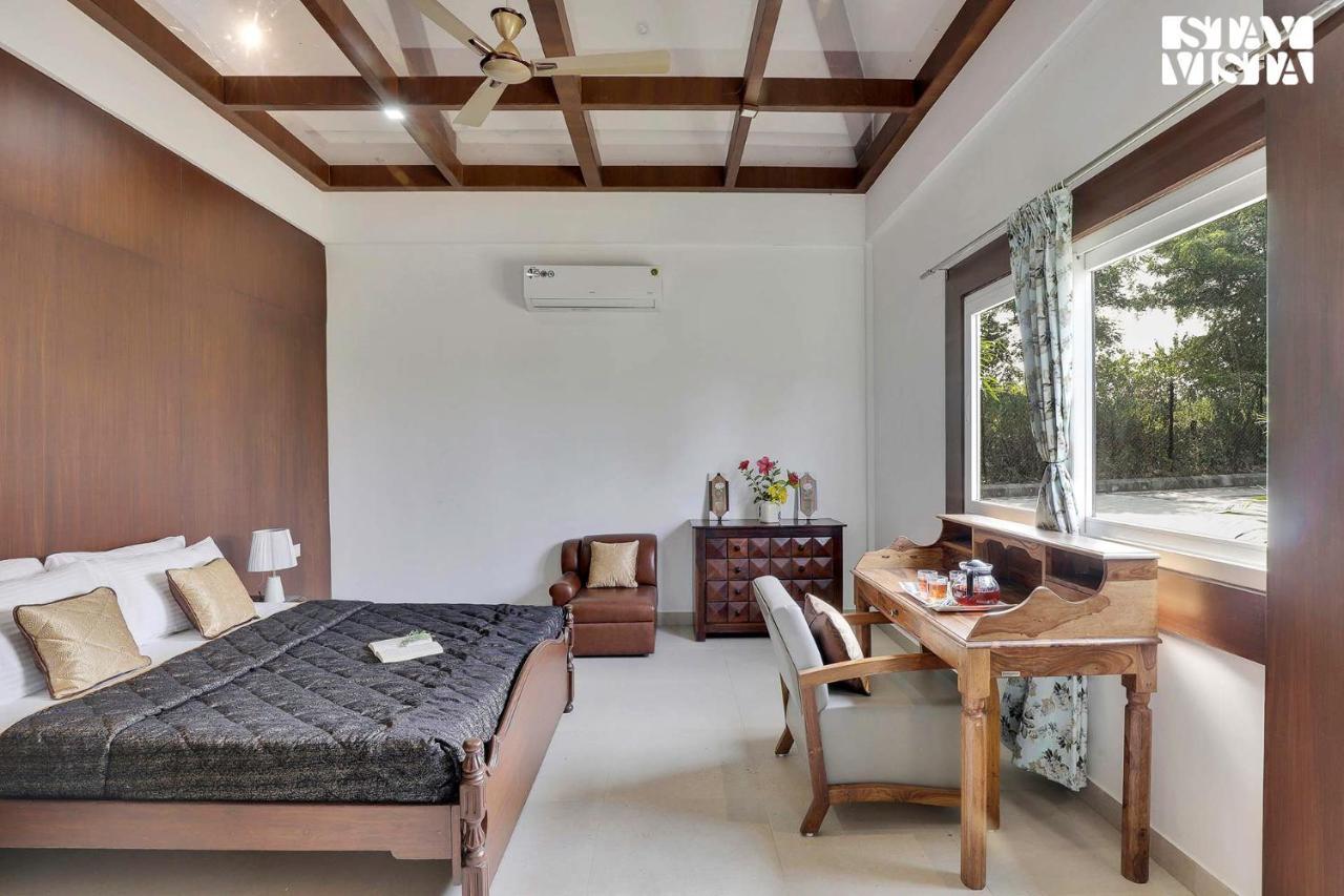 Stayvista'S Lakeside Whispers - Lake & Mountain-View Villa With Lawn & Indoor-Outdoor Games Nagpur Exterior photo