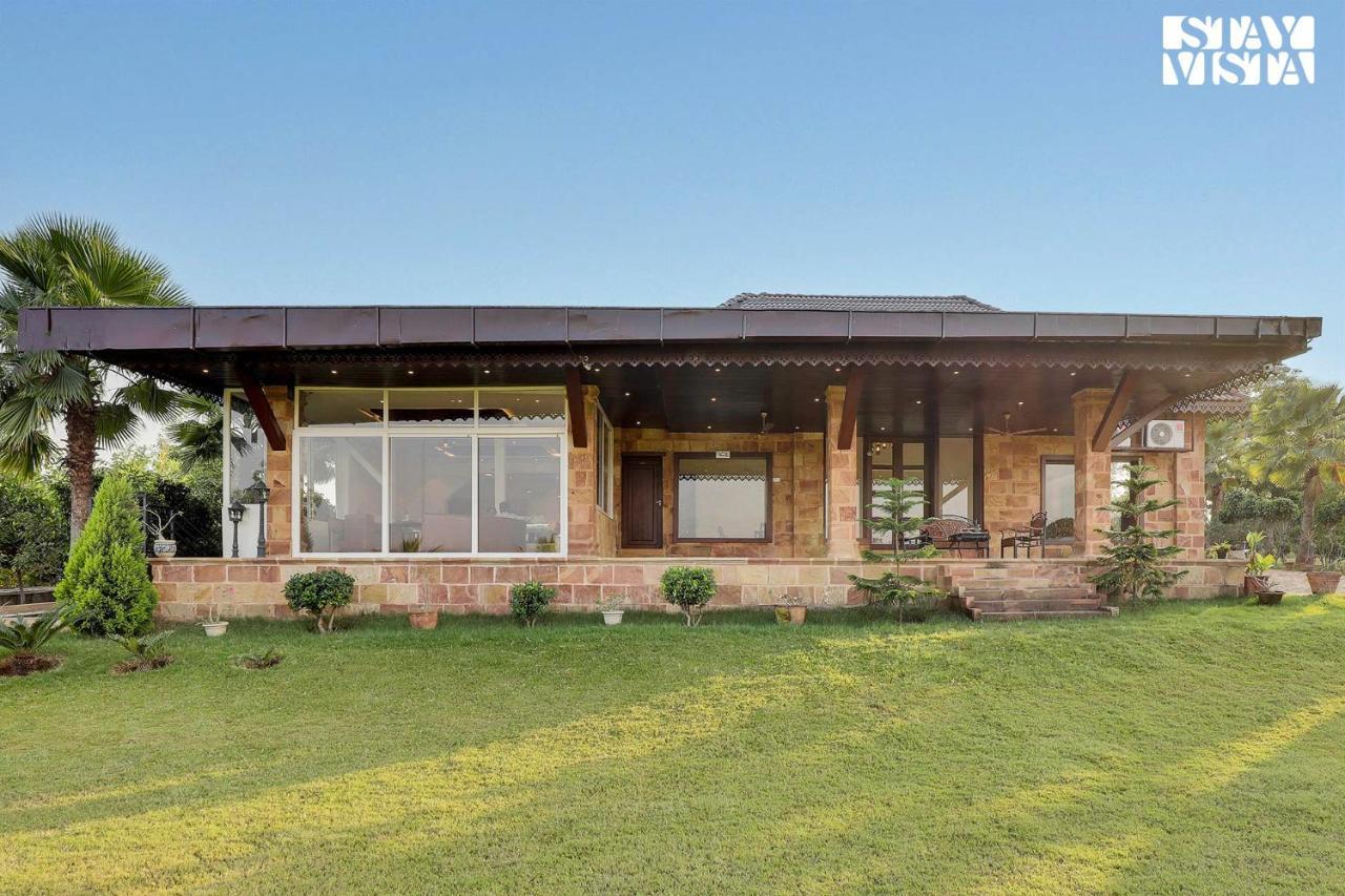 Stayvista'S Lakeside Whispers - Lake & Mountain-View Villa With Lawn & Indoor-Outdoor Games Nagpur Exterior photo