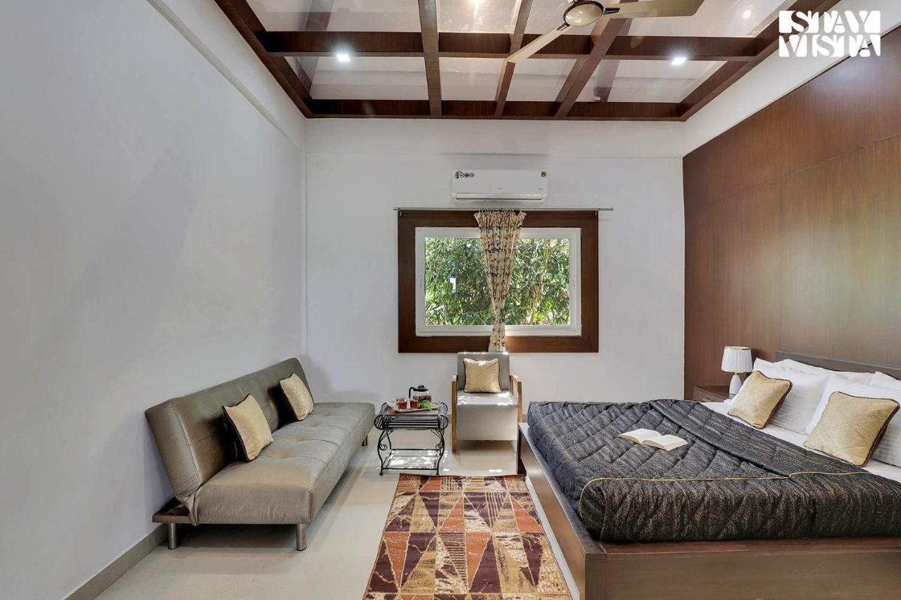 Stayvista'S Lakeside Whispers - Lake & Mountain-View Villa With Lawn & Indoor-Outdoor Games Nagpur Exterior photo